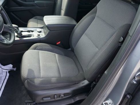 Used 2023 Chevrolet Traverse LT image 14