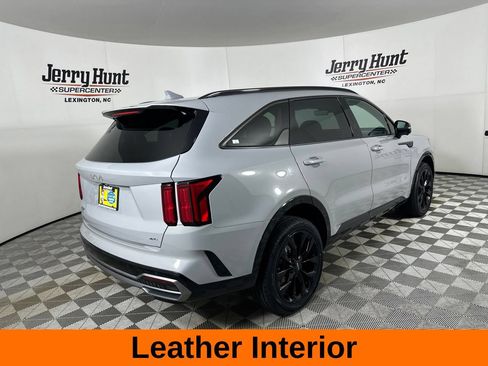 Used 2023 Kia Sorento SX AWD/4WD image 6