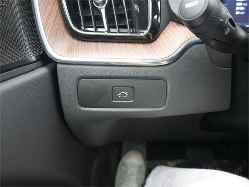 Used 2023 Volvo XC60 B5 Ultimate w/ Climate Package image 29