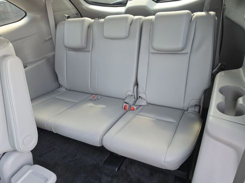 Certified 2018 Toyota Highlander XLE FWD image 11