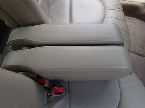 Used 2001 Lincoln Continental image 38