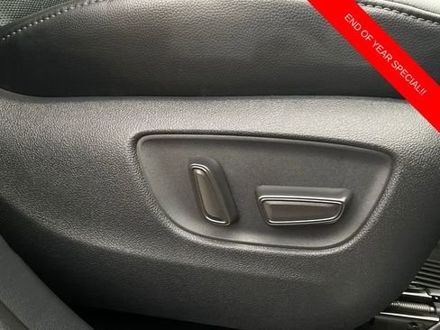 Used 2020 Toyota Highlander Limited image 16