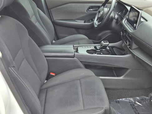 Used 2023 Nissan Rogue S image 16