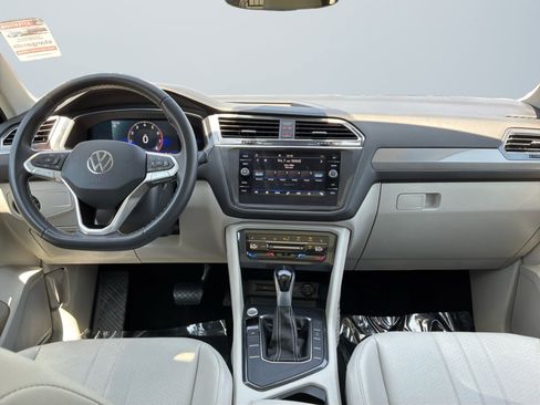 Used 2023 Volkswagen Tiguan SE w/ Panoramic Sunroof Package FWD image 10