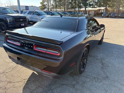 Used 2016 Dodge Challenger SXT Plus image 5