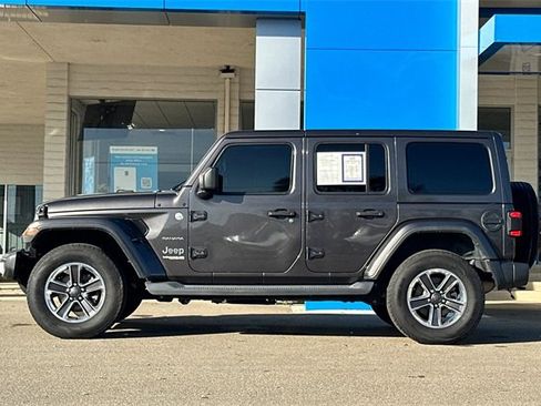 Used 2019 Jeep Wrangler Unlimited Sahara image 9