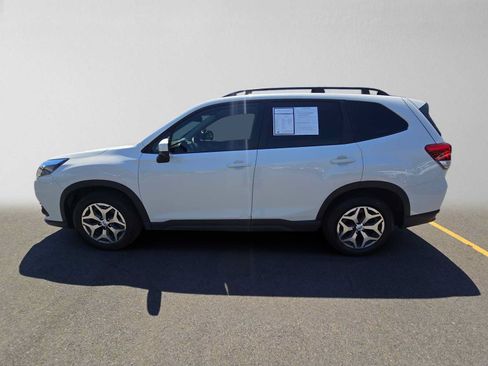 Used 2023 Subaru Forester Premium AWD/4WD image 6