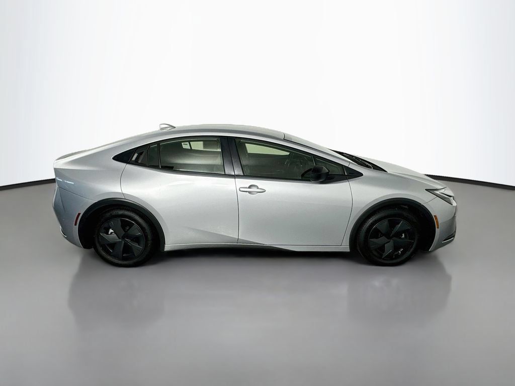 Used 2025 Toyota Prius LE FWD image 8