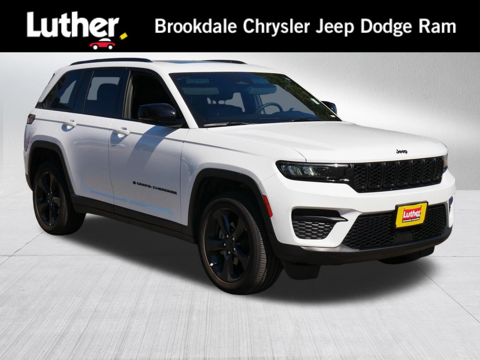 Used 2023 Jeep Grand Cherokee Altitude AWD/4WD image 1
