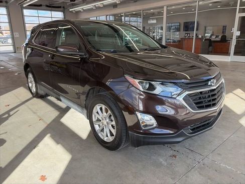 Used 2020 Chevrolet Equinox LT w/ Driver Convenience Package image 3