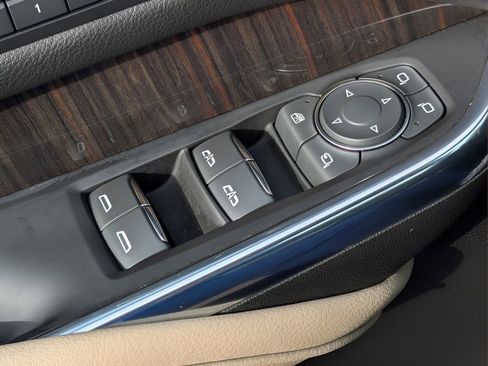 Certified 2024 Cadillac XT4 Premium Luxury image 18