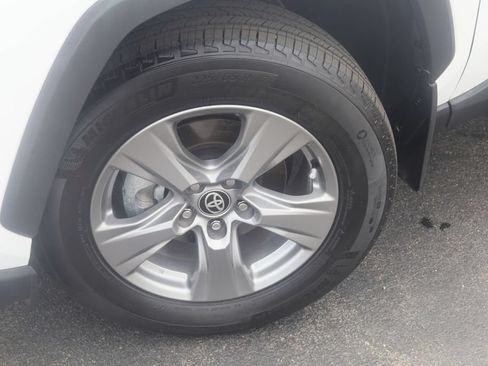 Used 2025 Toyota RAV4 XLE AWD/4WD image 9