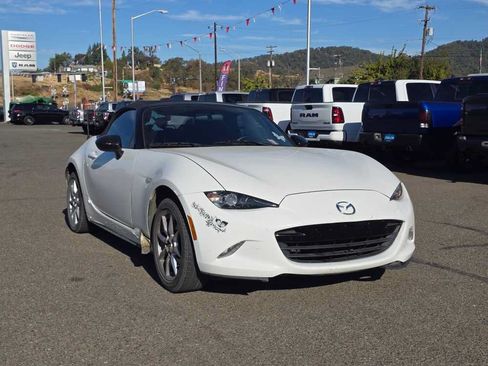 Used 2017 MAZDA MX-5 Miata Sport RWD image 11