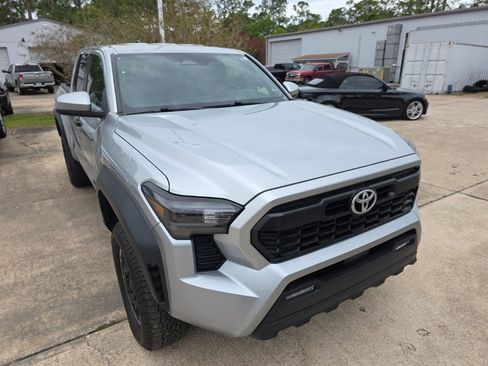 Used 2024 Toyota Tacoma TRD Off-Road image 6