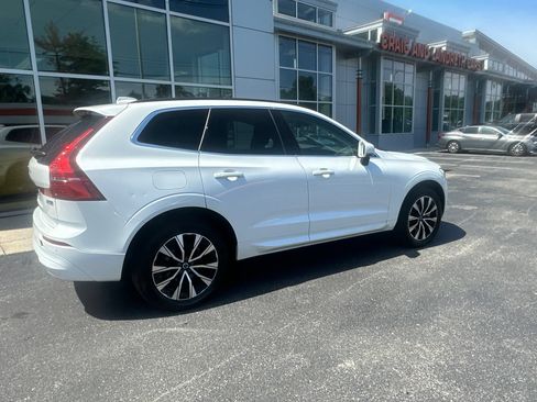 Used 2023 Volvo XC60 B5 Core w/ Climate Package AWD/4WD image 3