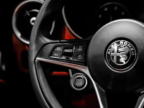 Used 2019 Alfa Romeo Stelvio Ti AWD/4WD image 17