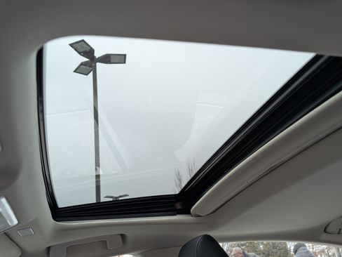 Certified 2025 Lexus ES 300h w/ Premium Package image 19