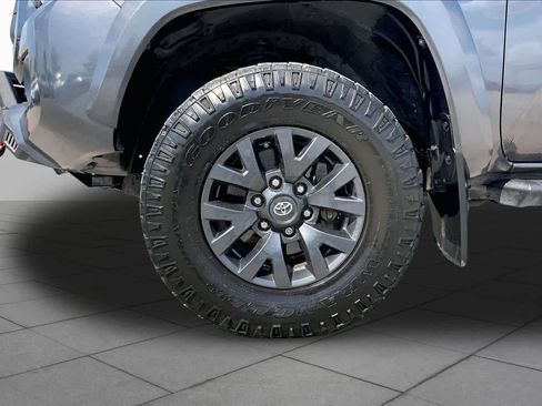 Used 2023 Toyota Tacoma SR5 RWD image 11