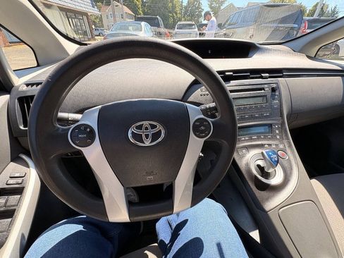 Used 2010 Toyota Prius Two FWD image 28
