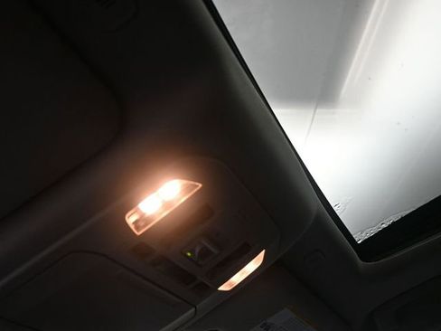 Used 2023 Toyota Highlander XLE FWD image 37