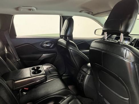 Used 2019 Jeep Cherokee Latitude Plus FWD image 14