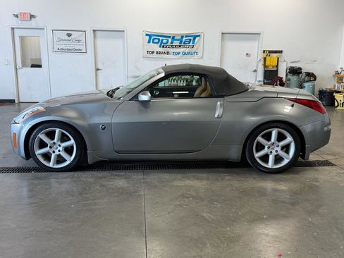 Used 2004 Nissan 350Z Touring RWD image 24