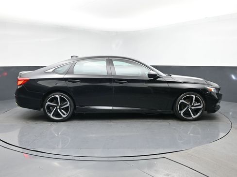 Used 2019 Honda Accord Sport image 3