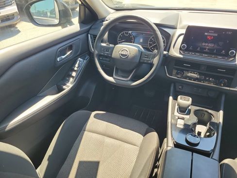 Used 2025 Nissan Rogue SV AWD/4WD image 14