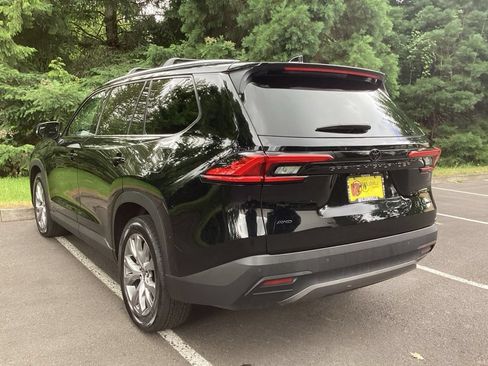 Certified 2024 Toyota Grand Highlander AWD image 10