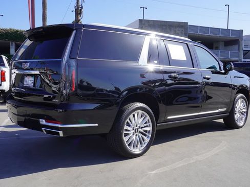 Used 2026 Cadillac Escalade ESV Luxury RWD image 6
