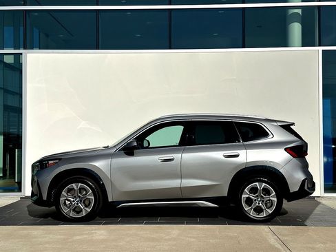 Certified 2025 BMW X1 xDrive28i image 8