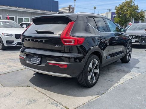 Certified 2025 Volvo XC40 B5 Plus AWD/4WD image 3