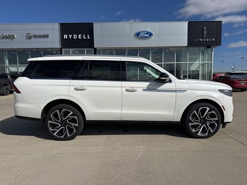 New 2026 Lincoln Navigator Reserve image 2