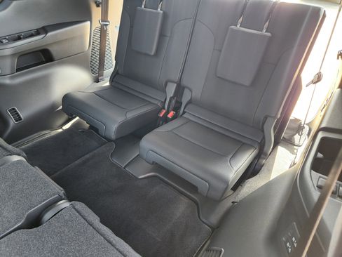 New 2025 Lexus LX 600 4WD w/ Luxury Package image 21