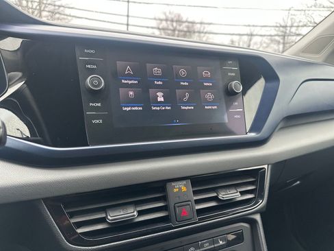 Used 2022 Volkswagen Taos SE image 9