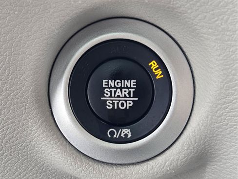 Used 2024 Chrysler Pacifica Touring-L FWD image 16