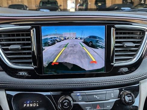 Used 2017 Chrysler Pacifica Limited w/ UConnect Theater Package FWD image 24