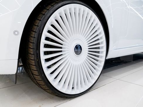 Used 2026 Land Rover Range Rover Long Wheelbase SE image 18