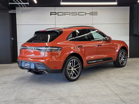 Used 2025 Porsche Macan Base image 6