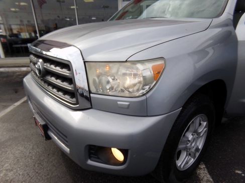 Used 2011 Toyota Sequoia SR5 w/ Premium Pkg AWD/4WD image 38