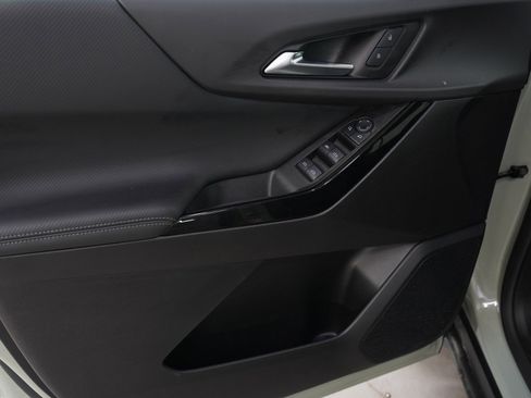 Used 2025 Chevrolet Equinox LT image 22