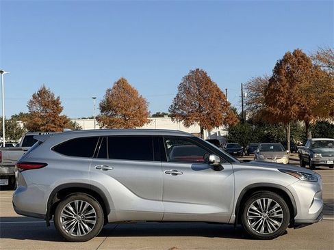 Certified 2020 Toyota Highlander Platinum image 3