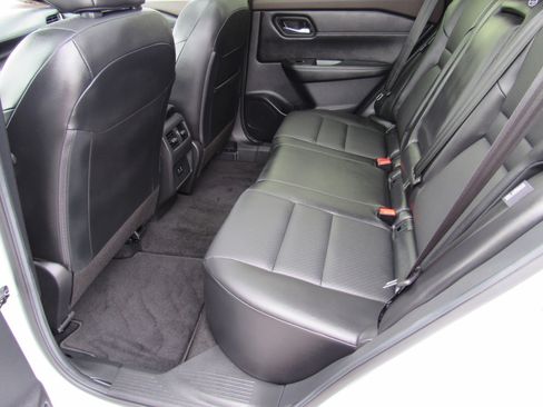 Used 2023 Nissan Rogue SV w/ SV Premium B Package image 41