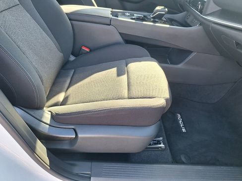 Used 2026 Nissan Rogue SV image 28