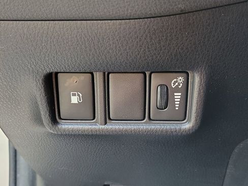 Used 2018 Toyota C-HR XLE FWD image 28