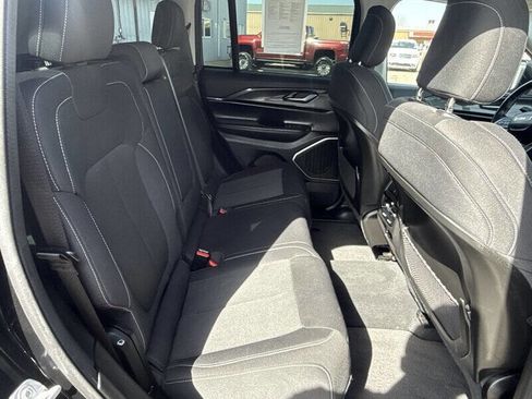 Used 2022 Jeep Grand Cherokee Laredo w/ Luxury Tech Group I image 22