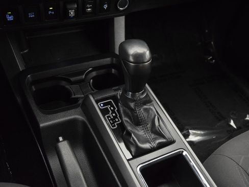 Used 2019 Toyota Tacoma TRD Sport w/ Technology Package AWD/4WD image 26