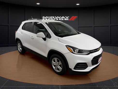 Used 2021 Chevrolet Trax LT FWD image 1