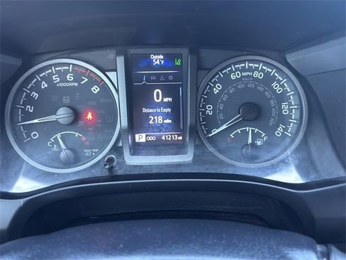 Used 2022 Toyota Tacoma TRD Off-Road image 24