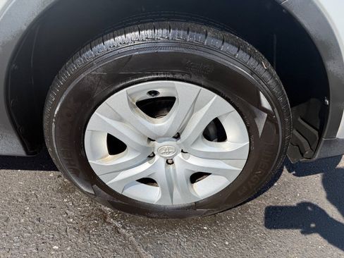 Used 2013 Toyota RAV4 LE AWD/4WD image 6